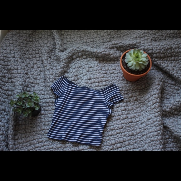 brandy melville crop top - Picture 2 of 2